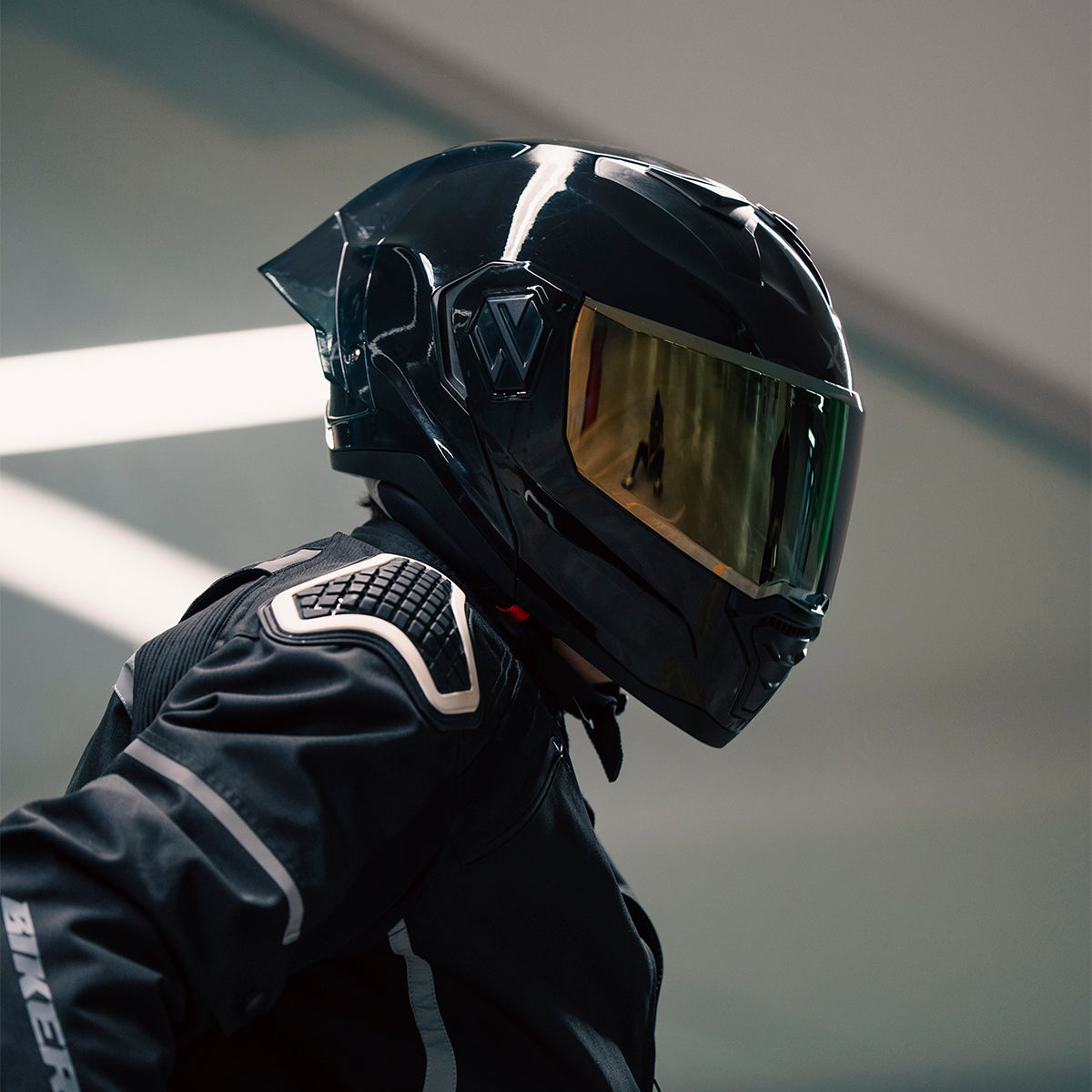 CASCO ALPHA NEGRO GLOSSY 2
